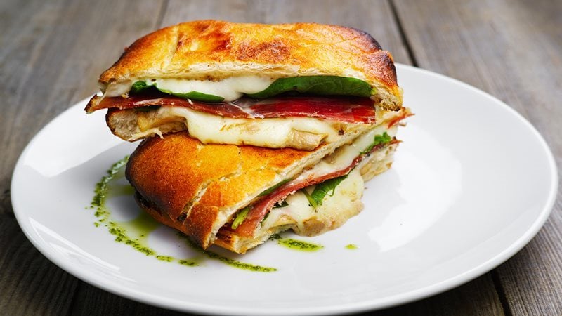 Panino con la bresaola e spinaci-1